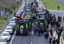 YUNANİSTAN’DA ÇİFTÇİLER YOL KAPATMA KARARI ALDI