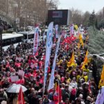 ANKARA’DA ÖĞRETMENLER EYLEM DÜZENLEDİ: POLİS BARİKATI AŞILDI ANKARADA'Kİ ÖĞRETMEN YÜRÜYÜŞÜ