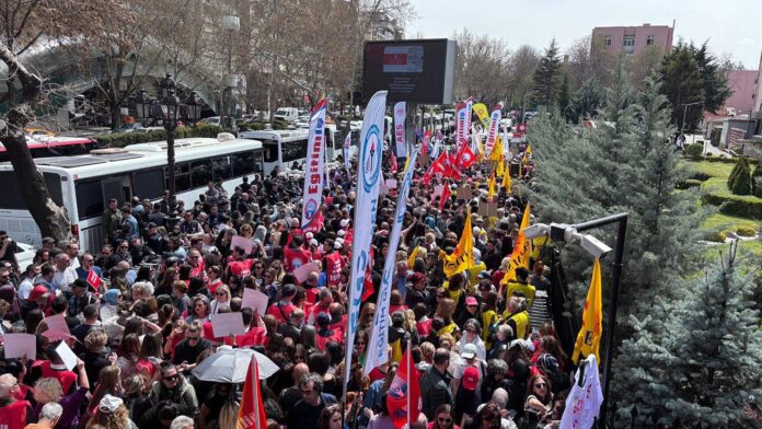 ANKARADA'Kİ ÖĞRETMEN YÜRÜYÜŞÜ