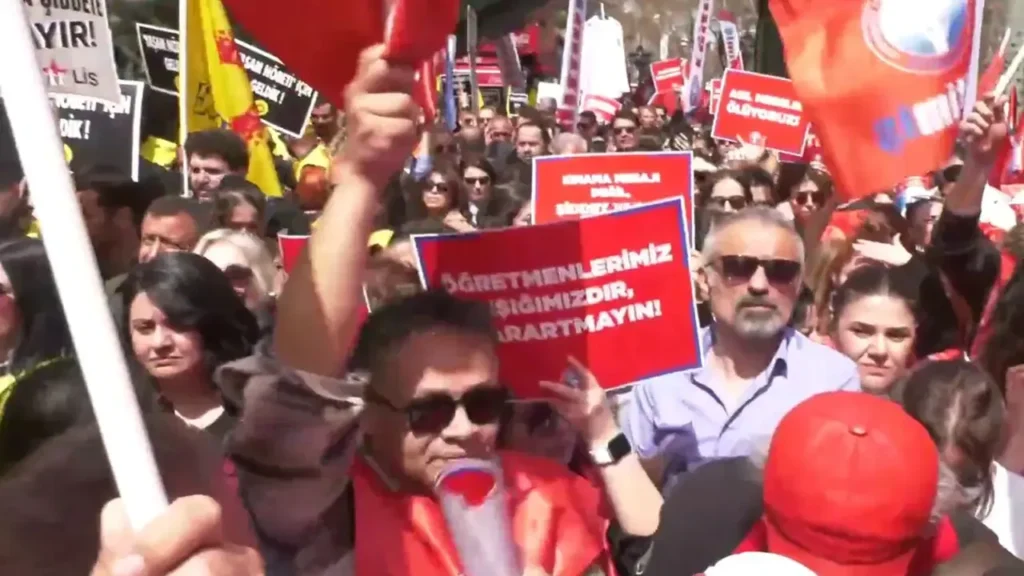 Ankara'da öğretmenlerden eylem