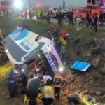 MALATYA’DA YOLCU OTOBÜSÜ DEVRİLDİ: 4 ÖLÜ 15 YARALI VAR MALATYA'DA DEVRİLEN YOLCU OTOBÜS GÖRSELİ