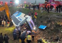 MALATYA’DA YOLCU OTOBÜSÜ DEVRİLDİ: 4 ÖLÜ 15 YARALI VAR MALATYA'DA DEVRİLEN YOLCU OTOBÜS GÖRSELİ