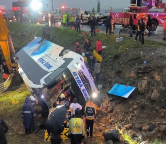 MALATYA’DA YOLCU OTOBÜSÜ DEVRİLDİ: 4 ÖLÜ 15 YARALI VAR MALATYA'DA DEVRİLEN YOLCU OTOBÜS GÖRSELİ